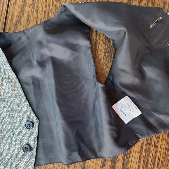 Boys 12M 4-Piece Outfit Vest, Pants, Shirt, Tie - Picture 7 of 13